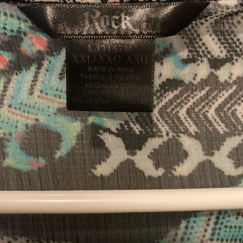 Sheer Multicolor Patterned Blouse - Picture 3 of 3